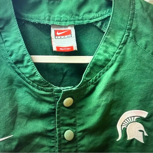 Nike man’s Michigan State University short sleeve windbreaker tap - Picture 4 of 5